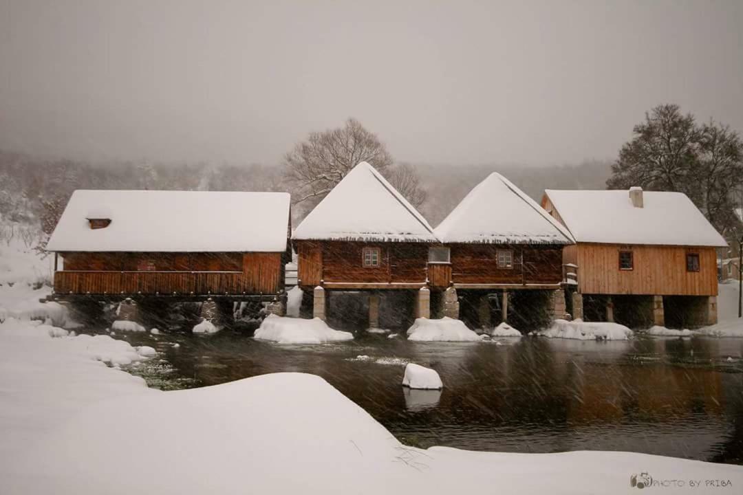 Holiday House Leona Otočac Zewnętrze zdjęcie