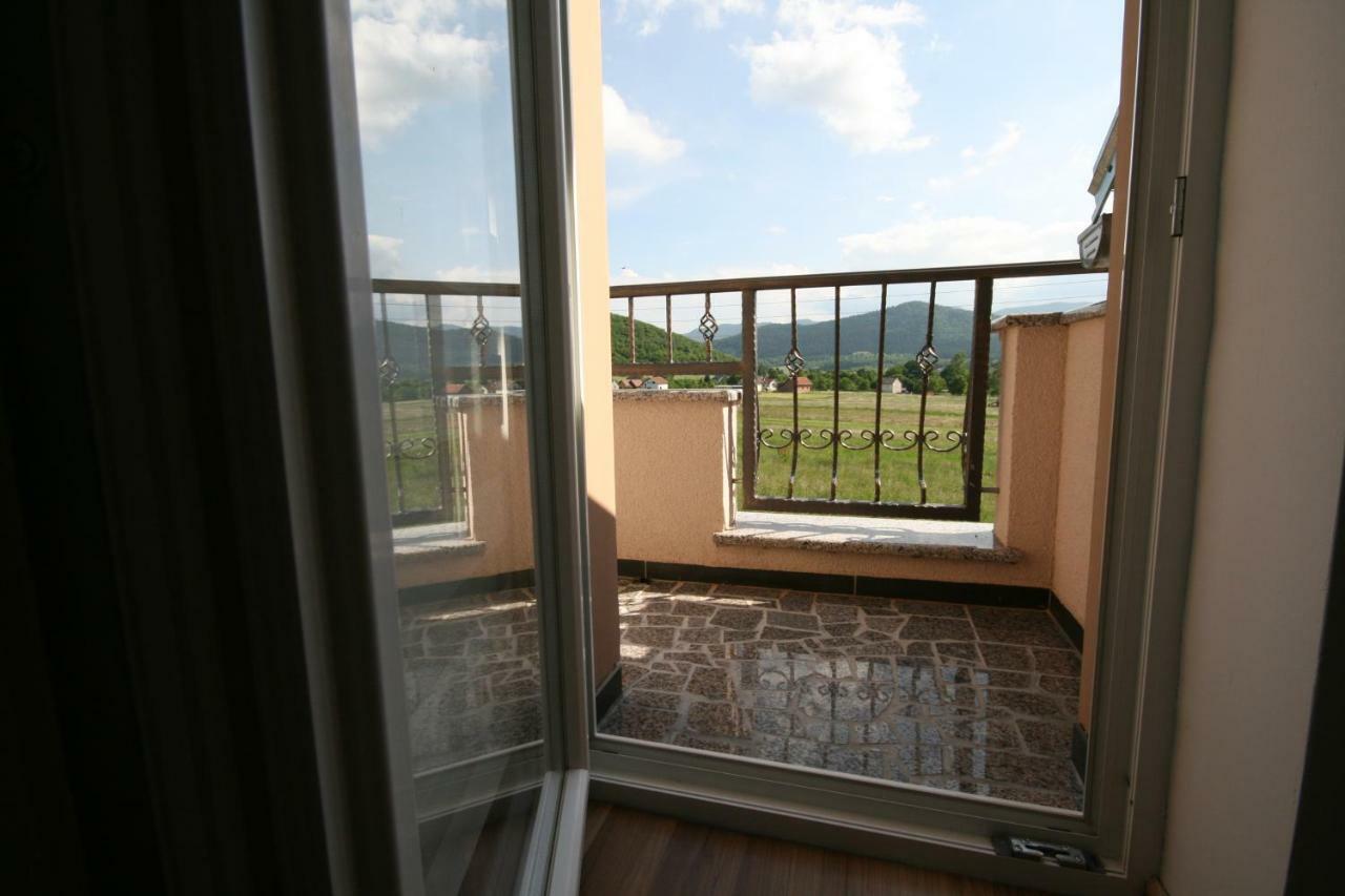 Holiday House Leona Otočac Zewnętrze zdjęcie