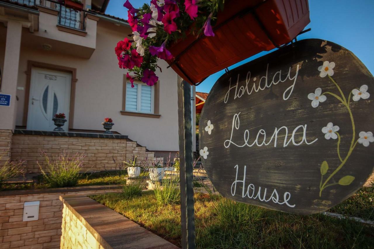 Holiday House Leona Otočac Zewnętrze zdjęcie